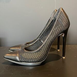 BCBG new with box Kassia shoe fishnet